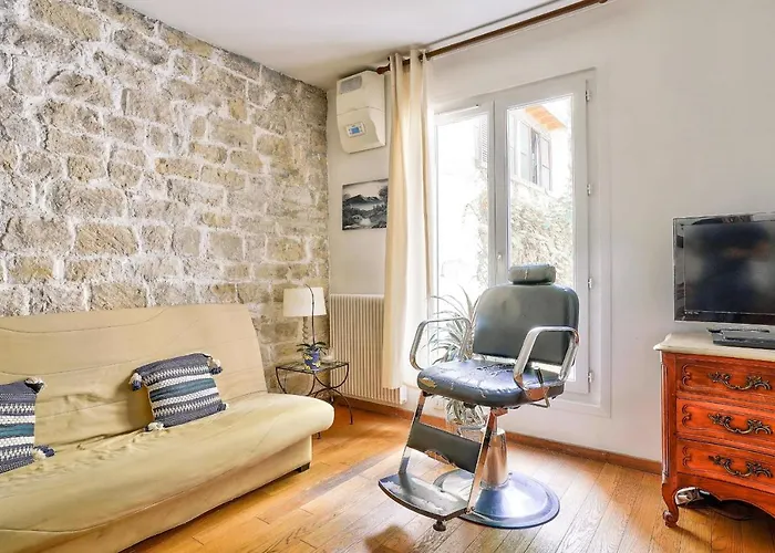 Bright Apartment In The Heart Of Batignolles